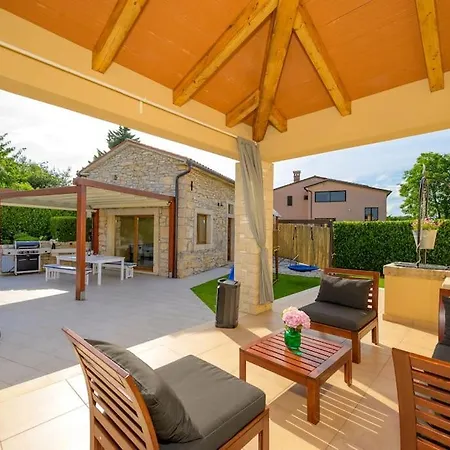 Mathilda By Istrialux 别墅