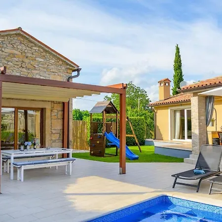 别墅 Mathilda By Istrialux