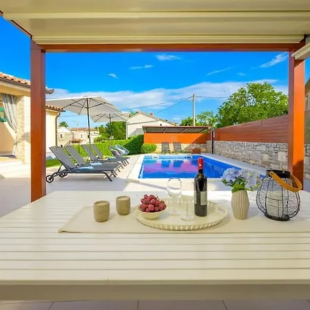 فيلة Mathilda By Istrialux *