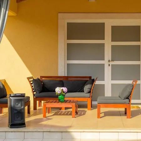 فيلة Mathilda By Istrialux Milotski Breg