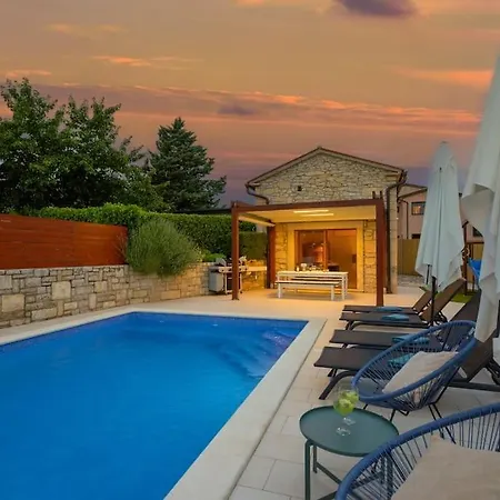 Mathilda By Istrialux فيلة Milotski Breg