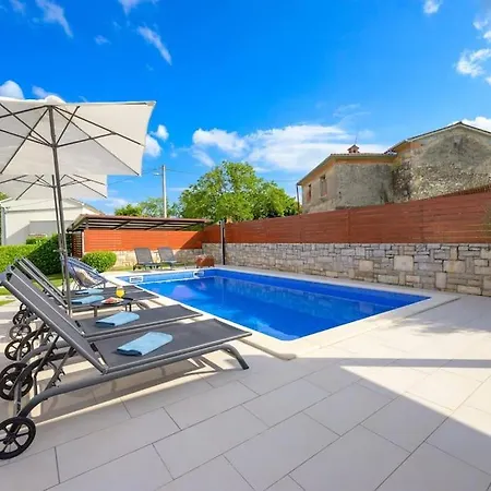 Mathilda By Istrialux فيلة