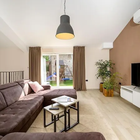 别墅 Mathilda By Istrialux *