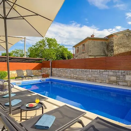 别墅 Mathilda By Istrialux *