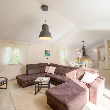 Mathilda By Istrialux * Milotski Breg